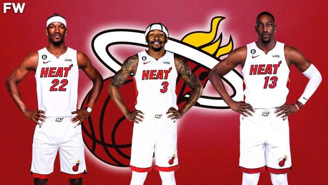 U22国家队走进成都实验小学西区分校，黄博文、于大宝等人与师生互动（U22国足走进成都实验小学西区，黄博文、于大宝等与师生面对面交流）