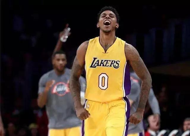 杰拉德：必须尊重萨拉赫的感受，他渴望为球队出力（杰拉德：应尊重萨拉赫意愿，他盼为球队贡献力量）