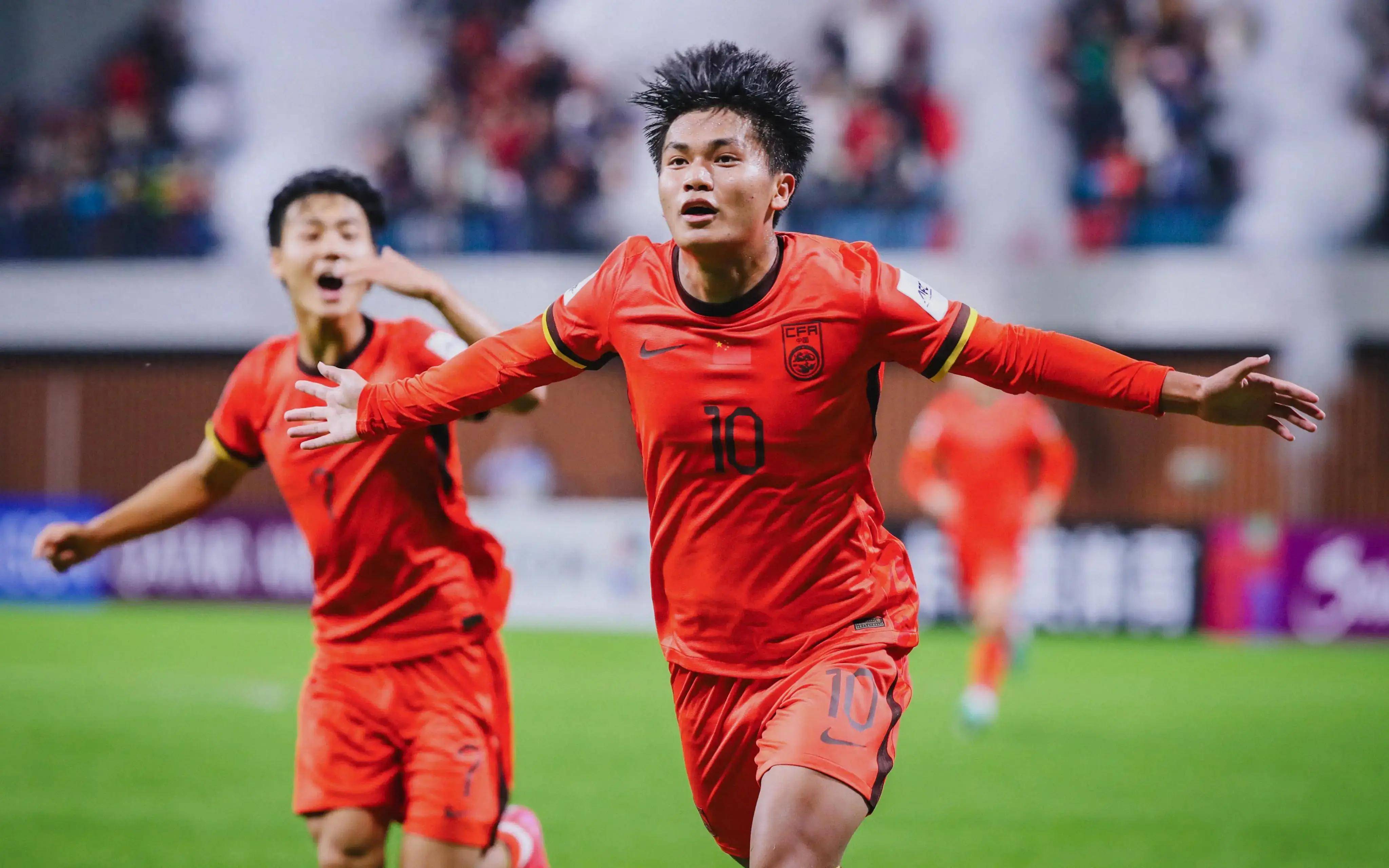 海港发文祝福奥斯卡：艰难时刻会过去，我们与功勋队长同在（海港声援奥斯卡：困境终将过去，功勋队长我们与你同在）