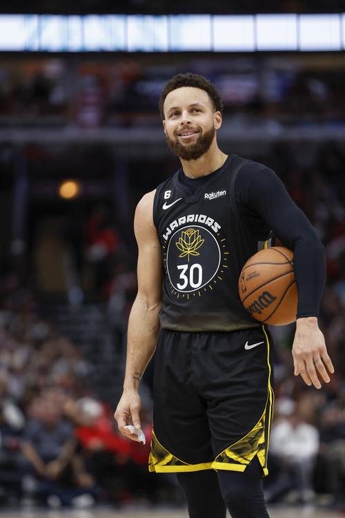 最新消息，国安争冠决定主帅去留，侯森重回首发河南大热不轻敌（最新动态：国安争冠或定主帅去留，侯森回归首发，河南热门不松懈）