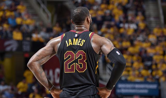 国安四老谈合影：18年足协杯决赛就我们四个在队里，留个纪念（国安四老合影感言：2018足协杯决赛仅剩我们四人在队，留作纪念）