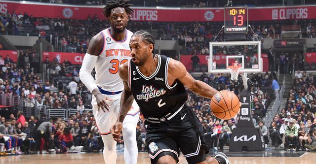 国乒多人香港街头行！王曼昱大笑露齿：8连胜张本美和国乒唯一（国乒众将香港街头漫步！王曼昱笑露齿，对张本美和豪取8连胜成队内唯一）