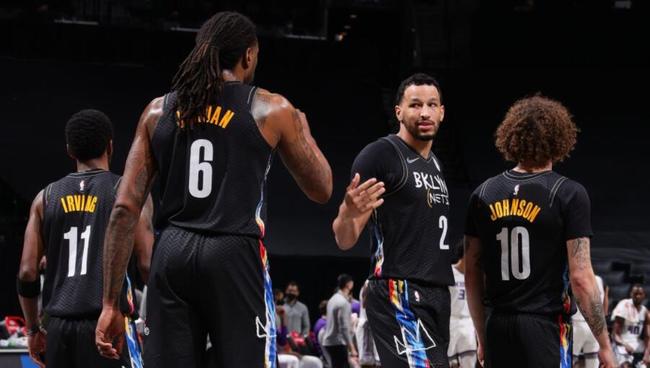 日媒：札幌后卫家泉怜依新婚能量满格，甜蜜盛赞爱妻厨艺（日媒：札幌后卫家泉怜依新婚状态拉满，甜蜜夸妻厨艺一绝）