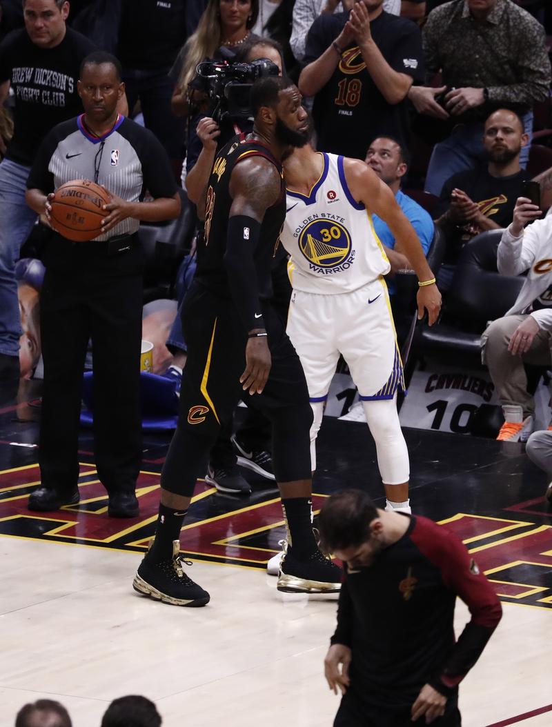 国安球迷最不舍的外援离队，为何俱乐部未能挽留，真相揭晓（最让国安球迷牵挂的外援告别，俱乐部为何留不住？内情曝光）