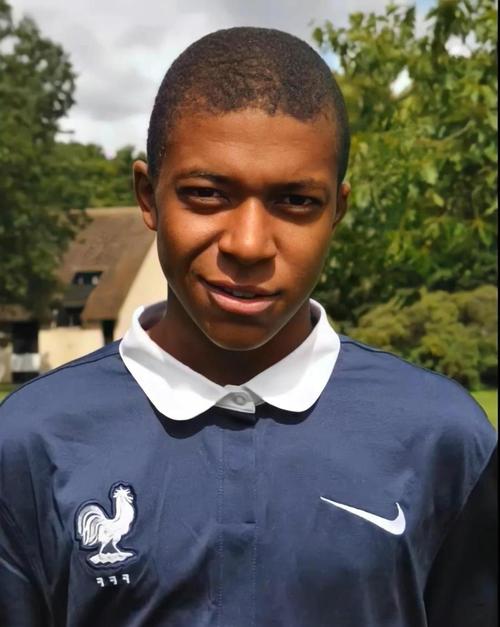 巴萨瞄准克罗地亚足球新星！150万身价恐引多豪门哄抢（巴萨盯上克罗地亚足坛新星：150万身价或掀豪门抢签潮）