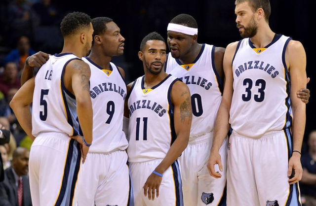 CBA球队巡礼：广东——十一冠王疯狂补强，志在东山再起（CBA巡礼：广东宏远——十一冠豪门重磅补强，剑指卷土重来）