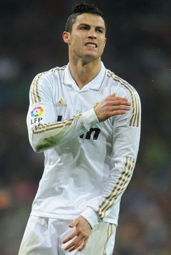 歌名应景，著名歌唱家波切利在世界杯抽签仪式演唱《今夜无人入眠》（波切利亮相世界杯抽签仪式，献唱应景《今夜无人入眠）